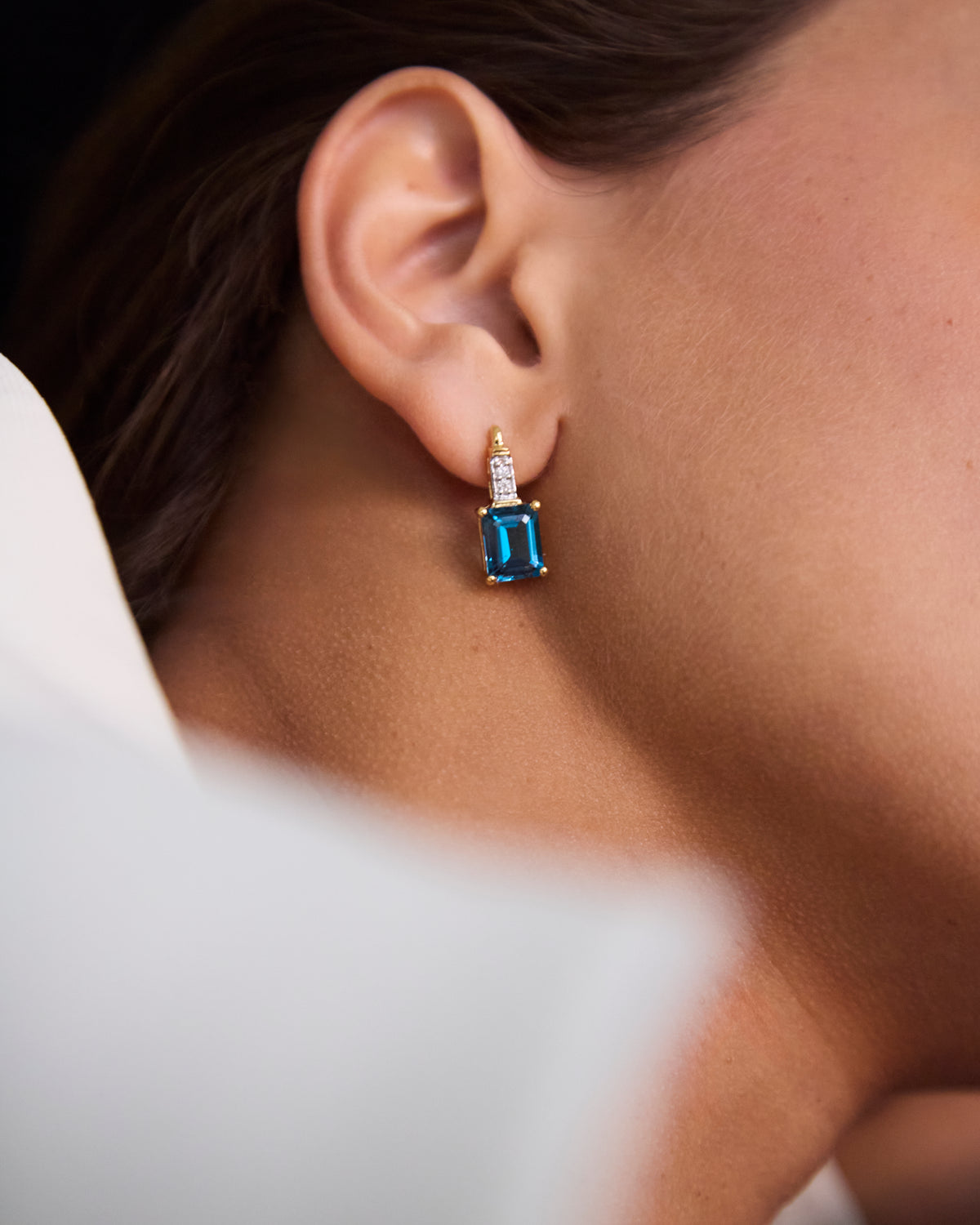Lila Earrings detail
